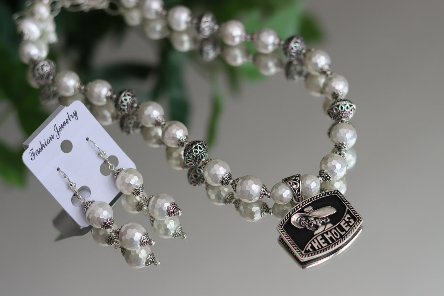 The Moles Pendant Mother of Pearl Beaded Necklace